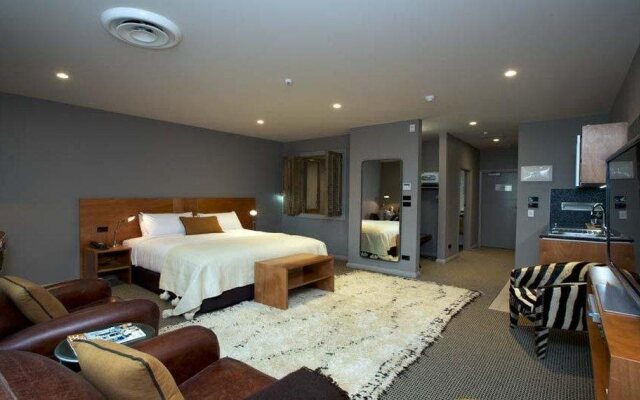 King and Queen Hotel Suites