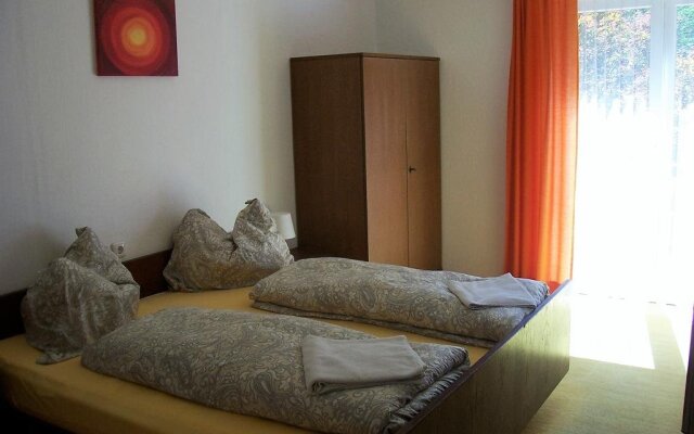 The Treehouse Backpacker Hotel