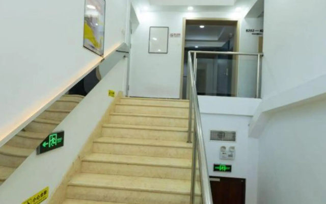 Fairyland Hotel (Beijing University Zhongguancun Subway Station)