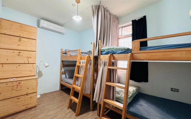 MatchBox Hostel