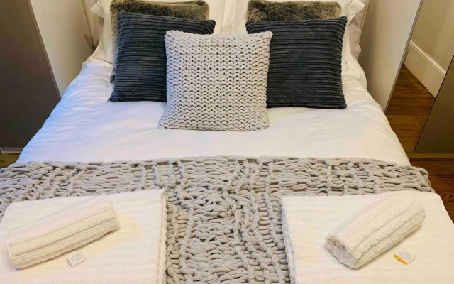 Luxury Fulham Flat with 5* Touches Nr River Thames