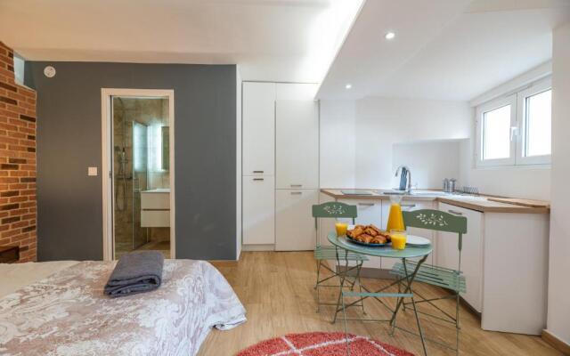 CHARMANT STUDIO RENOVÉ 150m DE MONACO