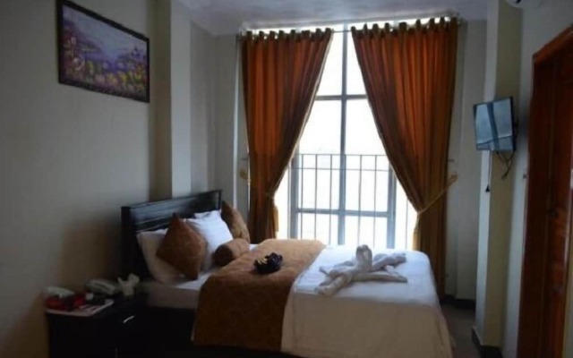 Grand Holidays Hotel