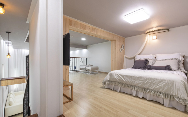 Lim Sea Side Poolvilla Pension