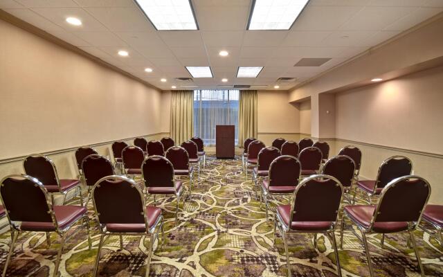 Holiday Inn Cincinnati-Riverfront by IHG