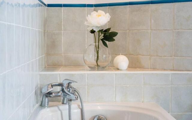 ALTIDO Spacious 2 BR Apt with Terrace in Cernobbio