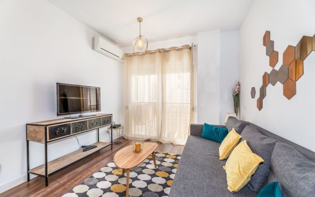 Trendy Central Apt With Small Parking And Terrace