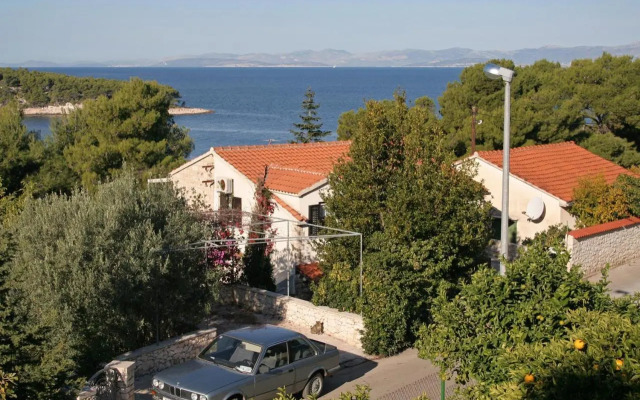 Apartments by the sea Splitska, Brac - 2923
