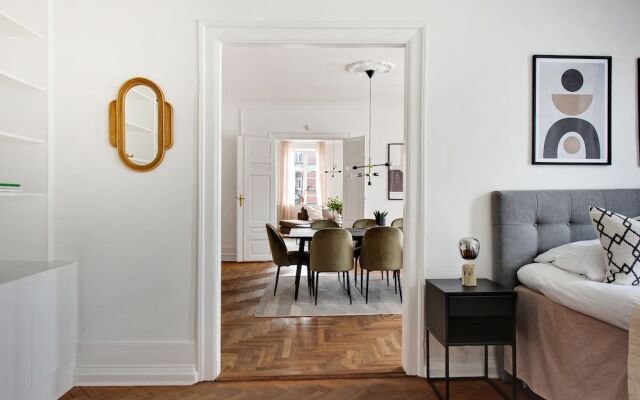 "sanders Square - Spacious 6-bdr. Apt. Near Nyhavn"