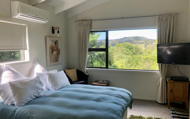 Le Chalet Waiheke Apartments