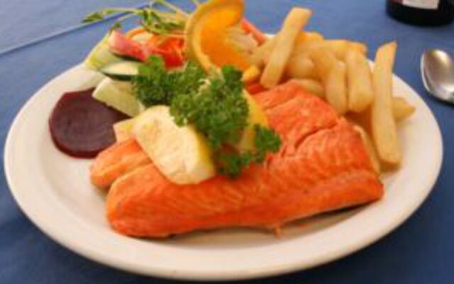 Regatta Point Tavern & Holiday Villas