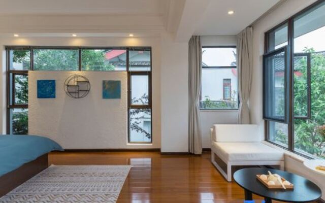 Lijiang Xiangyu Light Luxury Snow Mountain Holiday Villa