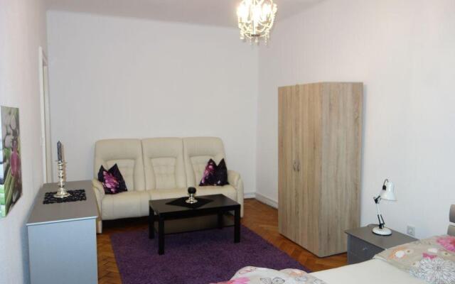 Tolstov-Hotels Large 3,5 Room Apartment