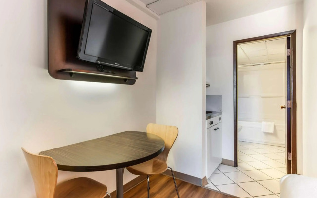 Motel 6 Lethbridge, AB