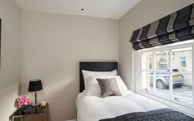 Bath Circle Camden Lodge House