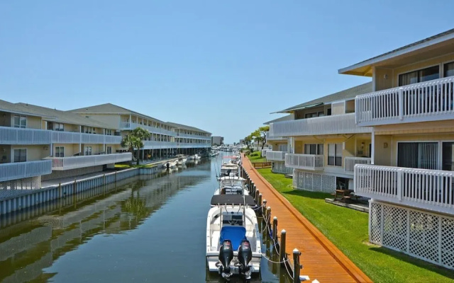 Seascape 4231 2 Bedroom Condo by RedAwning