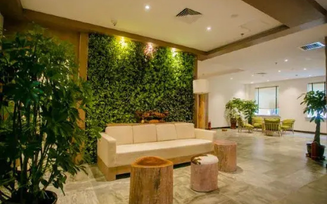 Changchun Lanhai Tangquan Business Hotel