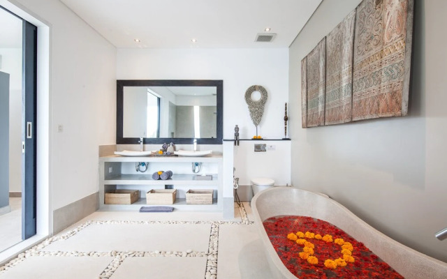 Captivating Villa Walk to the Beach