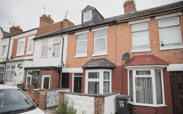 Room in Guest Room - Spacious Double Room in Leicester