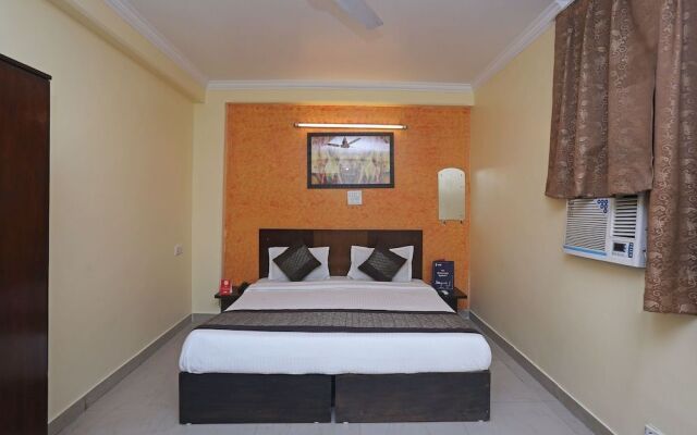 OYO 10048 Hotel Aditya Inn