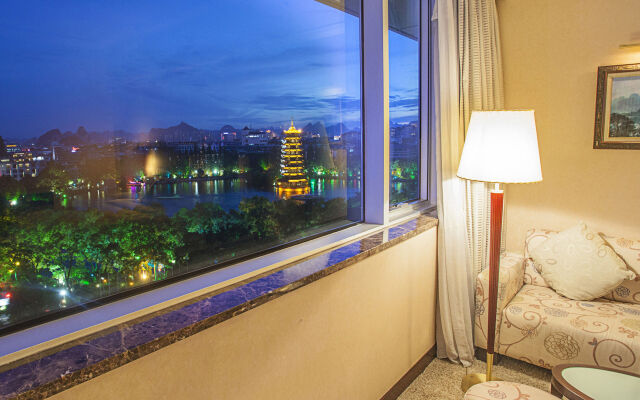 Guilin Lijiang Waterfall Hotel