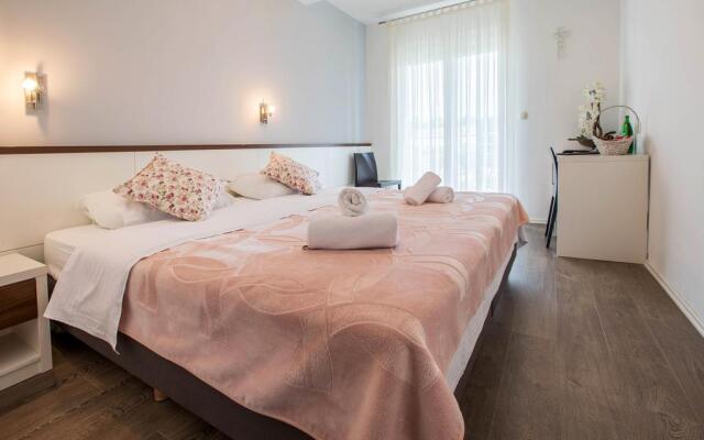 Hotel Dina