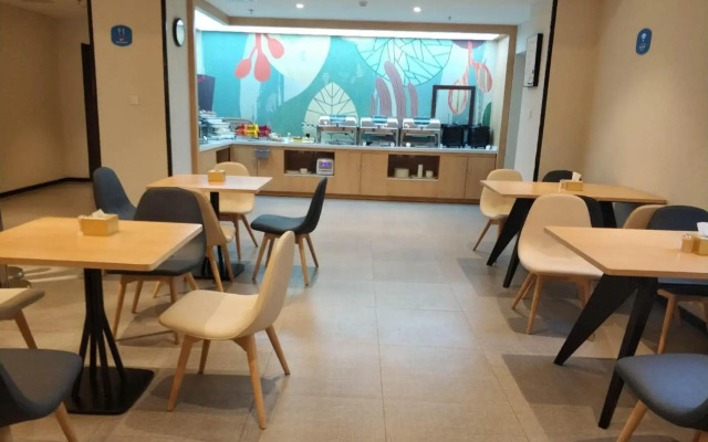 HanTing Hotel (Shenyang Wanlian Subway Station)