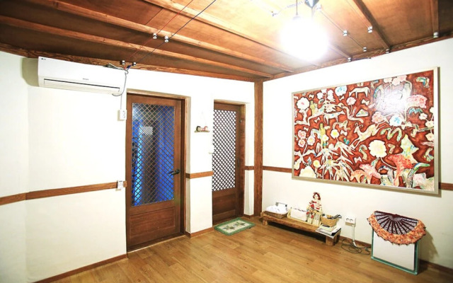 Jeonju Mongyuhwawon Hanok Stay
