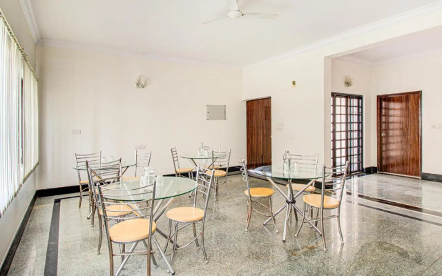 Fabhotel Emara Grand