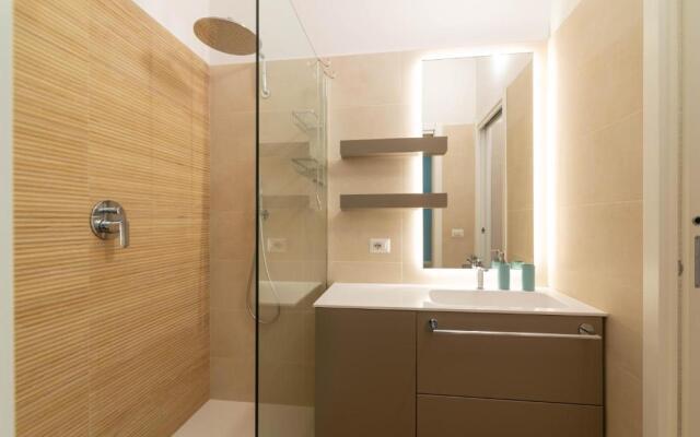 Vittoria Suite, con Jacuzzi - by Host4U