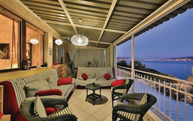 Amazing Home in Seget Donji With Wifi and 5 Bedrooms