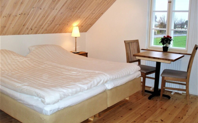 Hoby Gård Bed & Breakfast