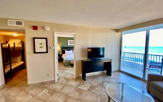 Radisson Suite Hotel Oceanfront