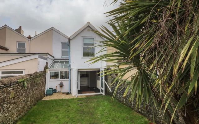 6 Milton Place