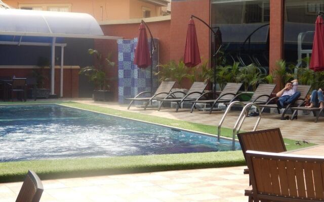 De Santiago Milan Hotel and Suites