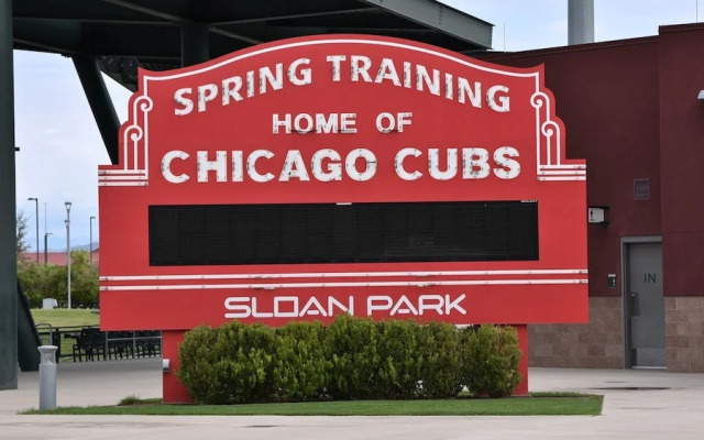 Scottsdale Orange Blossom 3 Bedroom Townhouse by RedAwning