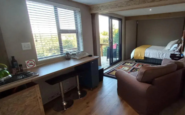 Oriole Serene Self Catering Studio
