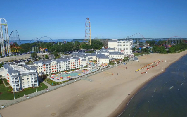 Cedar Point's Hotel Breakers