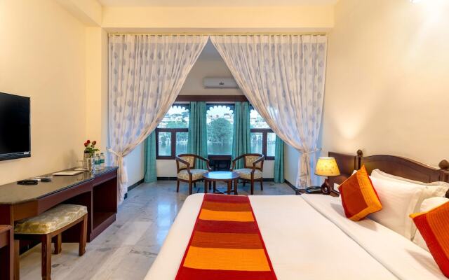 Hotel Sarovar on Lake Pichola