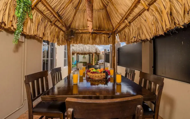 Urban 5BR Private Pool Getaway 10 Min- Bch