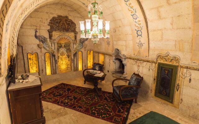 Solo Cave Suites