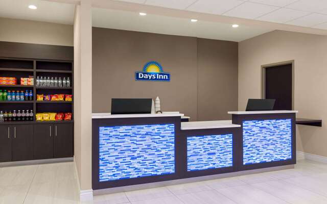 Days Inn & Suites by Wyndham Greater Tomball