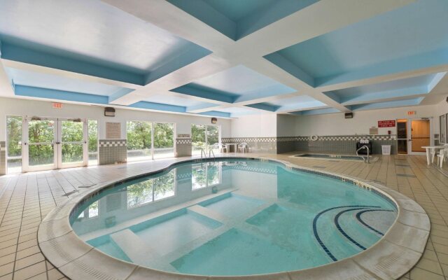 BlissPoint Inn & Suites