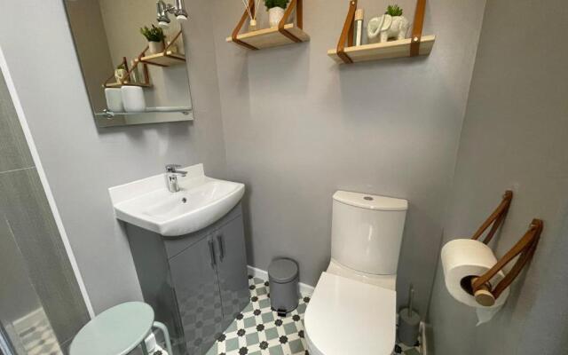 Westend Holiday Room 1 Brecon - Shared Bathroom