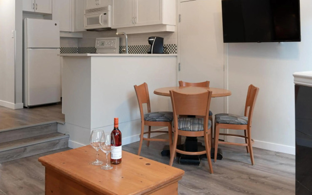 Alpenglow Lodge Family Studio with Murphy Bed by MVA