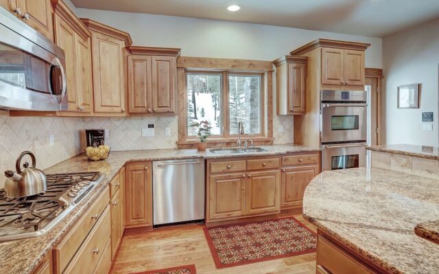 Highlands Trail House 5 Bedroom Home by RedAwning