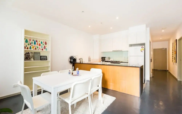 MEGAN, 2BDR Melbourne Apartment