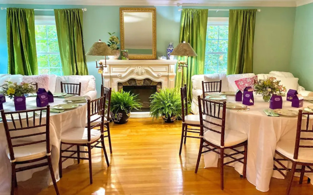 Colonial Gardens Bed & Breakfast