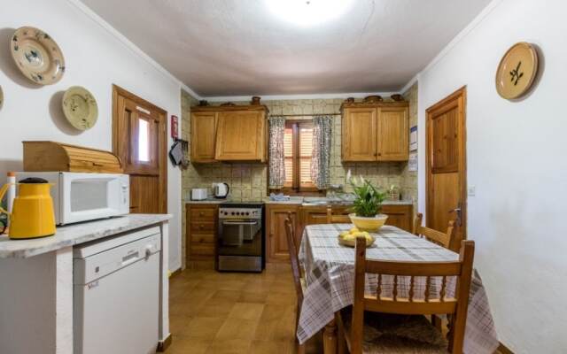 Villa - 4 Bedrooms with Pool and WiFi - 103166