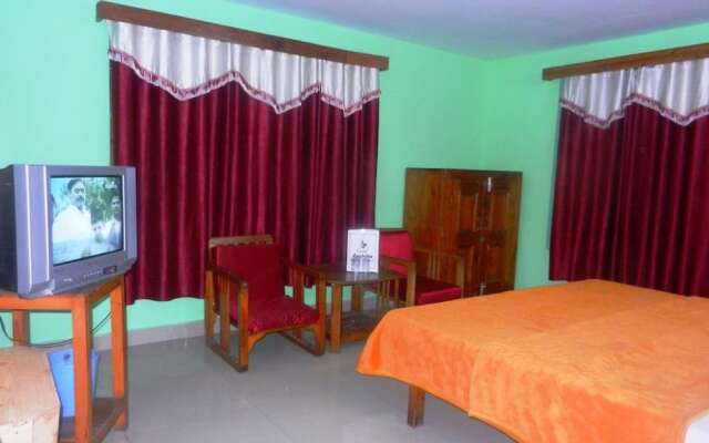 Goroomgo New Ambika Mall Road Manali
